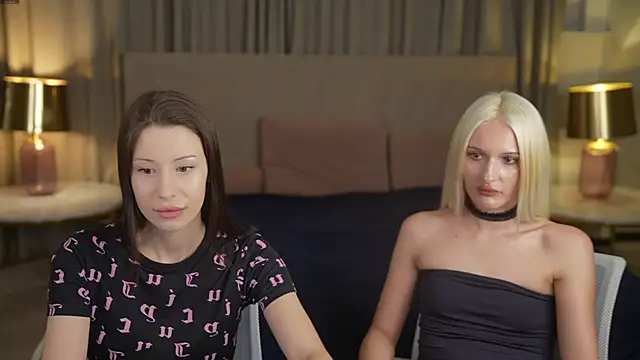 Snapshot of Selena_Glow chatting on September 16, 6:31 pm Selena Glow online show from September 16, 6:31 pm