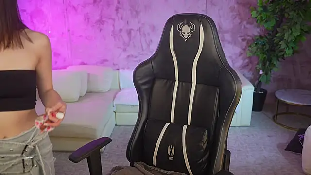 Snapshot of Selena_Glow chatting on October 5, 6:39 pm Selena Glow online show from October 5, 6:39 pm