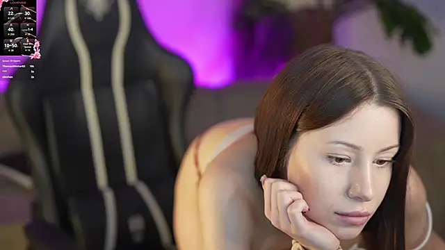 Snapshot of Selena_Glow chatting on October 21, 10:21 pm Selena Glow online show from October 21, 10:21 pm