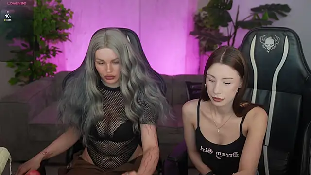 Selena Glow online show from April 22, 6:31 pm