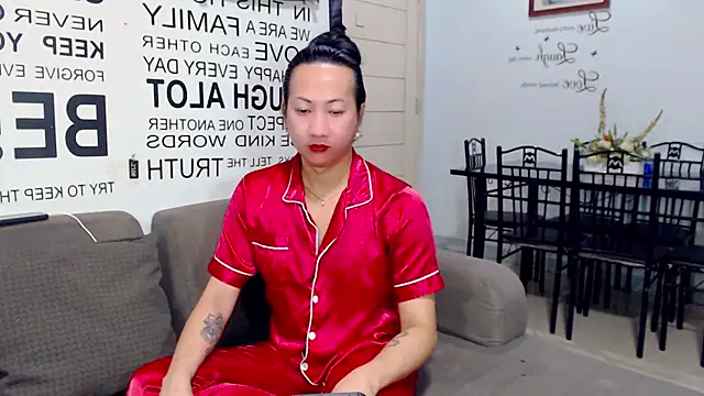 Snapshot of LovelyQueen69 chatting on February 25, 6:45 am LovelyQueen69 online show from February 25, 6:45 am