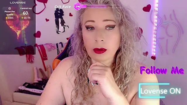 Snapshot of sofiacurvy_45 chatting on October 5, 6:50 pm sofiacurvy 45 online show from October 5, 6:50 pm