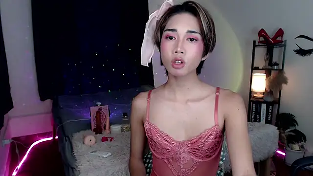 Lavictoriathegreat online show from December 19, 6:15 pm