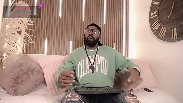 Snapshot of King_Malik chatting on September 18, 1:02 pm King Malik online show from September 18, 1:02 pm