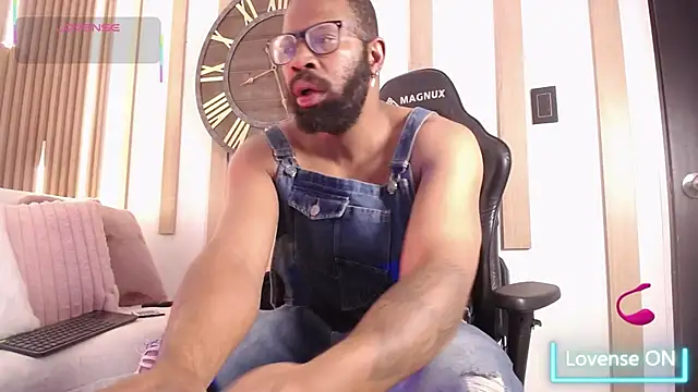 Snapshot of King_Malik chatting on September 30, 1:27 pm King Malik online show from September 30, 1:27 pm