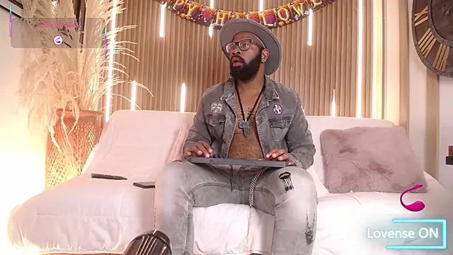 Snapshot of King_Malik chatting on October 16, 1:01 pm King Malik online show from October 16, 1:01 pm