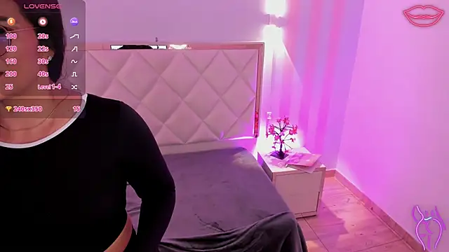 Rosalind tay online show from April 1, 1:41 pm