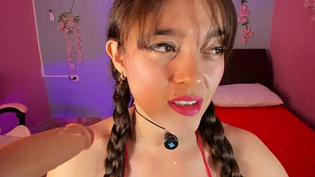 Luciemaurerr online show from December 1, 2:49 am