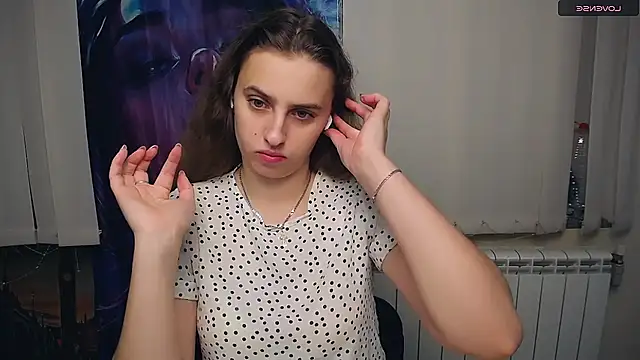 AmandaDimond  online show from October 20, 8:15 am