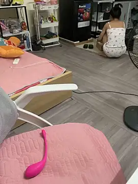 Snapshot of Mina048 chatting on September 28, 6:19 am Mina048 online show from September 28, 6:19 am