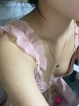 Snapshot of Mina048 chatting on October 6, 4:43 am Mina048 online show from October 6, 4:43 am