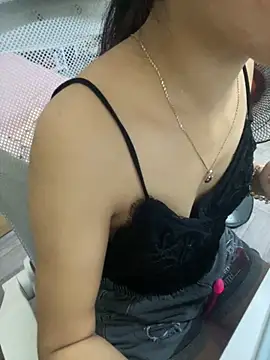 Snapshot of Mina048 chatting on October 13, 4:01 am Mina048 online show from October 13, 4:01 am