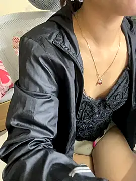 Snapshot of Mina048 chatting on November 27, 2:46 am Mina048 online show from November 27, 2:46 am