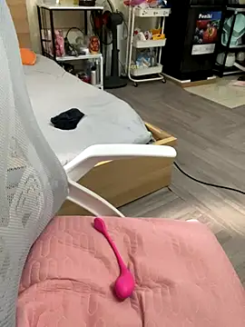 Snapshot of Mina048 chatting on November 28, 2:58 am Mina048 online show from November 28, 2:58 am