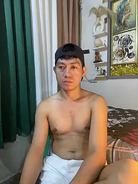 Snapshot of xshyboyx chatting on July 19, 2:32 pm xshyboyx online show from July 19, 2:32 pm