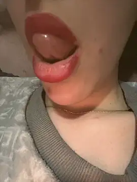 Mimisixo online show from April 19, 8:22 pm