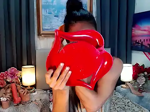 sassylatina online show from October 28, 5:04 pm