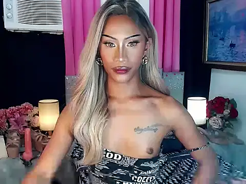 sassylatina online show from April 4, 4:48 pm