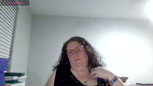 Snapshot of emberlynnix chatting on July 20, 5:55 am emberlynnix online show from July 20, 5:55 am