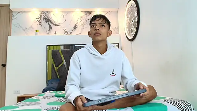 PRETTY SEX1 online show from September 20, 7:09 am