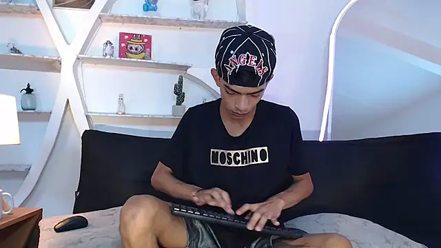 PRETTY SEX1 online show from October 14, 1:34 pm