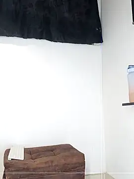 angierot2025 online show from April 21, 10:01 pm