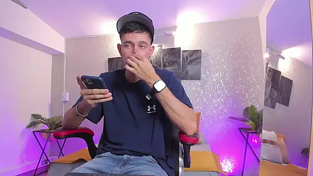 Snapshot of nils_saint chatting on November 11, 2:44 am nils saint online show from November 11, 2:44 am