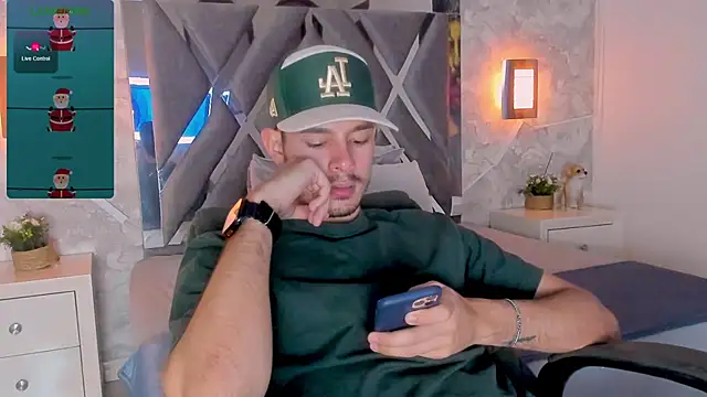 Snapshot of nils_saint chatting on November 18, 11:15 pm nils saint online show from November 18, 11:15 pm