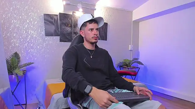 Snapshot of nils_saint chatting on November 26, 4:02 am nils saint online show from November 26, 4:02 am