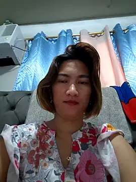 Snapshot of lustlushlady6 chatting on October 26, 8:31 am lustlushlady6 online show from October 26, 8:31 am