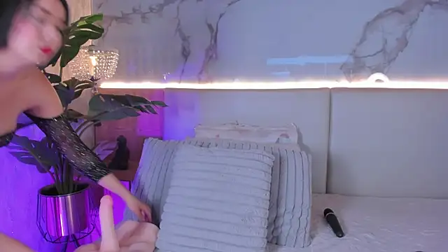 ValSmith  online show from December 18, 3:56 am