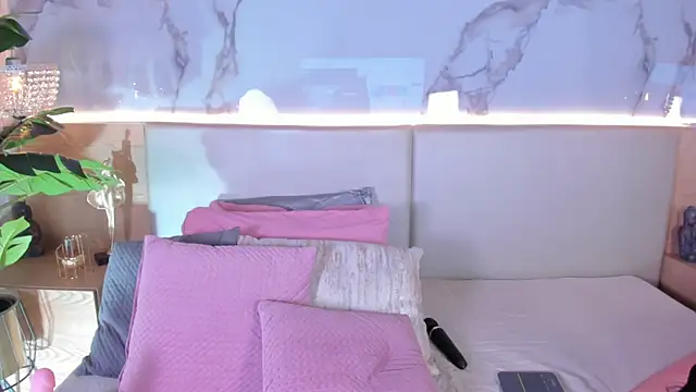 ValSmith  online show from April 23, 3:41 am