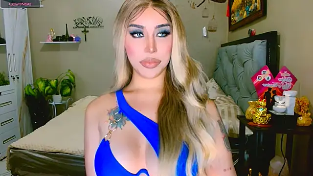 Snapshot of Franchesca_Trans chatting on October 6, 8:01 am Franchesca Trans online show from October 6, 8:01 am