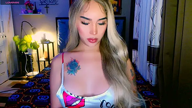 Snapshot of Franchesca_Trans chatting on November 16, 2:39 am Franchesca Trans online show from November 16, 2:39 am