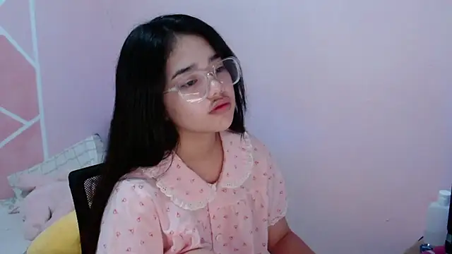 Snapshot of aaliyah_walker chatting on November 17, 11:49 am aaliyah walker online show from November 17, 11:49 am