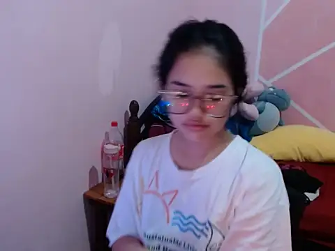 Snapshot of aaliyah_walker chatting on December 5, 9:40 am aaliyah walker online show from December 5, 9:40 am