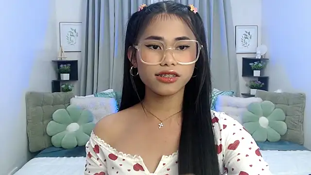 PrettyBlythes TS online show from October 19, 4:07 pm