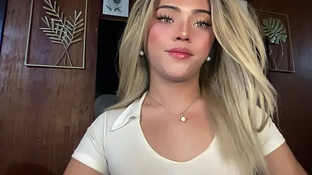 Snapshot of calimonroe chatting on January 8, 6:43 pm calimonroe online show from January 8, 6:43 pm