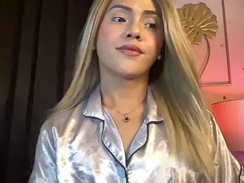 Snapshot of calimonroe chatting on March 19, 8:18 am calimonroe online show from March 19, 8:18 am