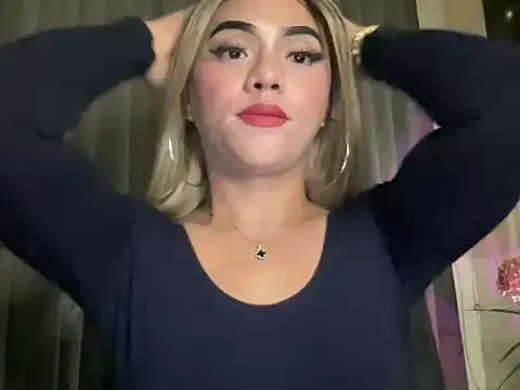 Snapshot of calimonroe chatting on May 7, 11:43 pm calimonroe online show from May 7, 11:43 pm