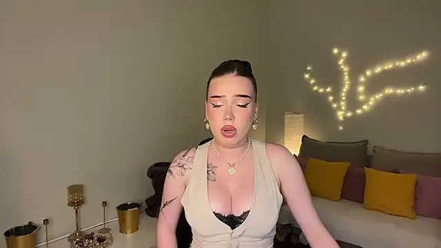 Snapshot of mistress_of_hearts chatting on June 30, 1:12 pm mistress of hearts online show from June 30, 1:12 pm