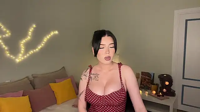 Snapshot of mistress_of_hearts chatting on July 20, 1:13 pm mistress of hearts online show from July 20, 1:13 pm