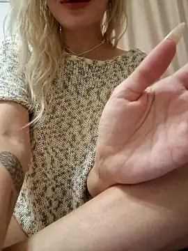 Snapshot of KateMonroe chatting on October 13, 9:15 pm KateMonroe online show from October 13, 9:15 pm