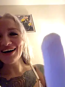 Snapshot of KateMonroe chatting on December 15, 9:30 pm KateMonroe online show from December 15, 9:30 pm