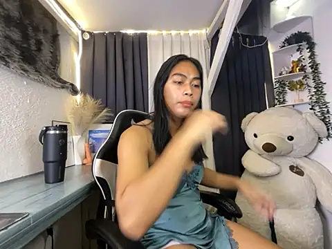 Snapshot of Sweetasian_cum chatting on September 17, 4:30 pm Sweetasian cum online show from September 17, 4:30 pm