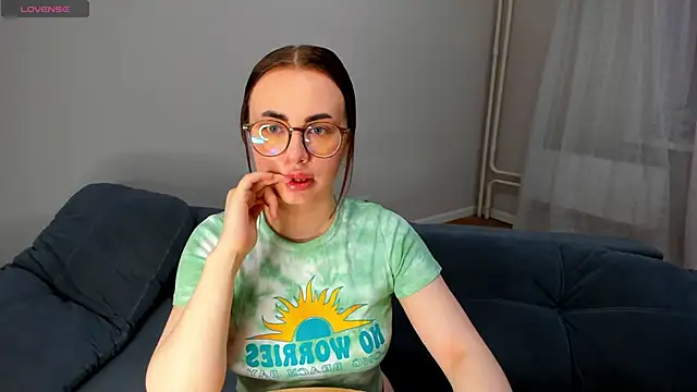 Snapshot of MewStella chatting on May 5, 4:15 pm MewStella online show from May 5, 4:15 pm