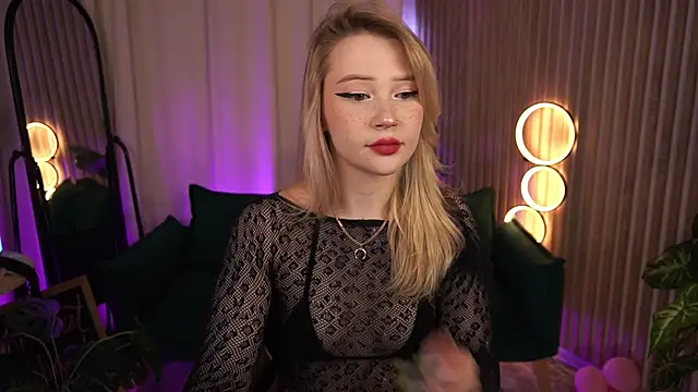 LauraWifeness online show from April 17, 6:38 am