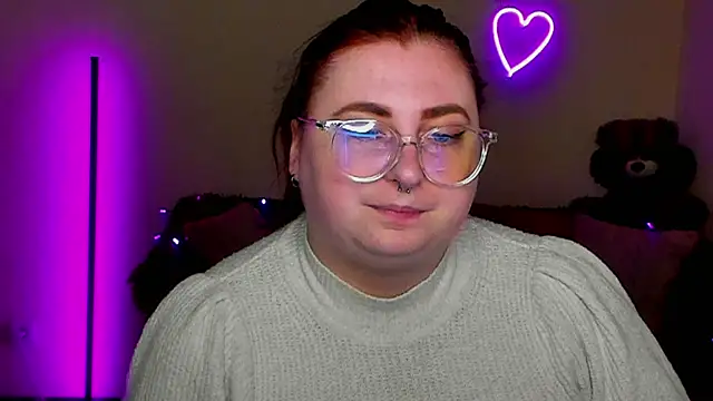 Snapshot of Alicia_love00 chatting on April 23, 11:31 am Alicia love00 online show from April 23, 11:31 am