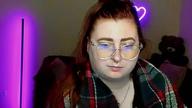 Snapshot of Alicia_love00 chatting on April 29, 5:33 am Alicia love00 online show from April 29, 5:33 am