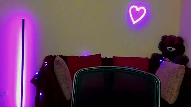 Snapshot of Alicia_love00 chatting on May 2, 11:26 am Alicia love00 online show from May 2, 11:26 am